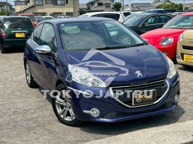 PEUGEOT 208