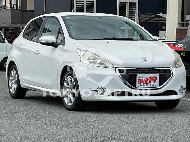 PEUGEOT 208