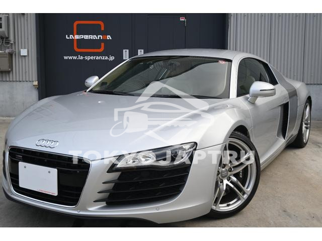 AUDI R8