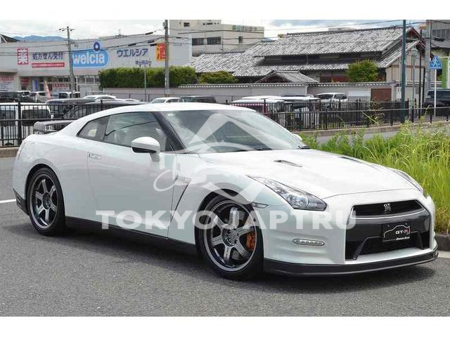 NISSAN GT-R
