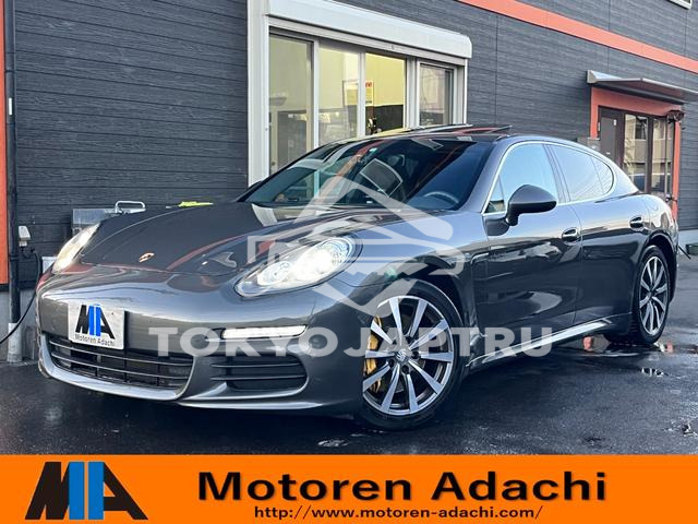 PORSCHE PANAMERA