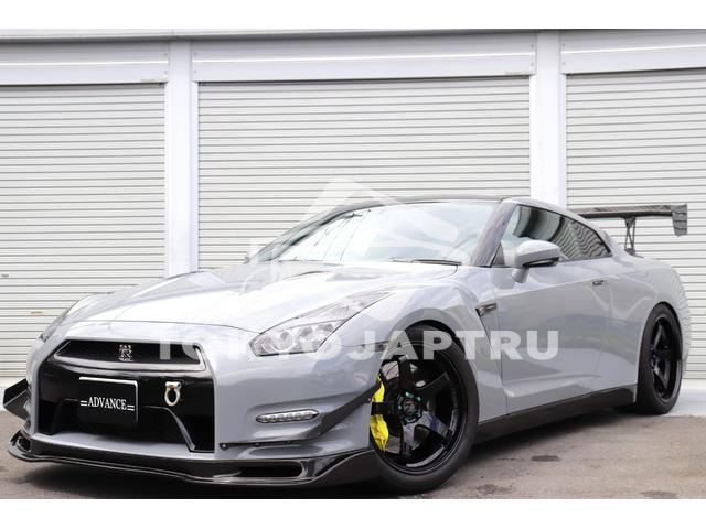 NISSAN GT-R